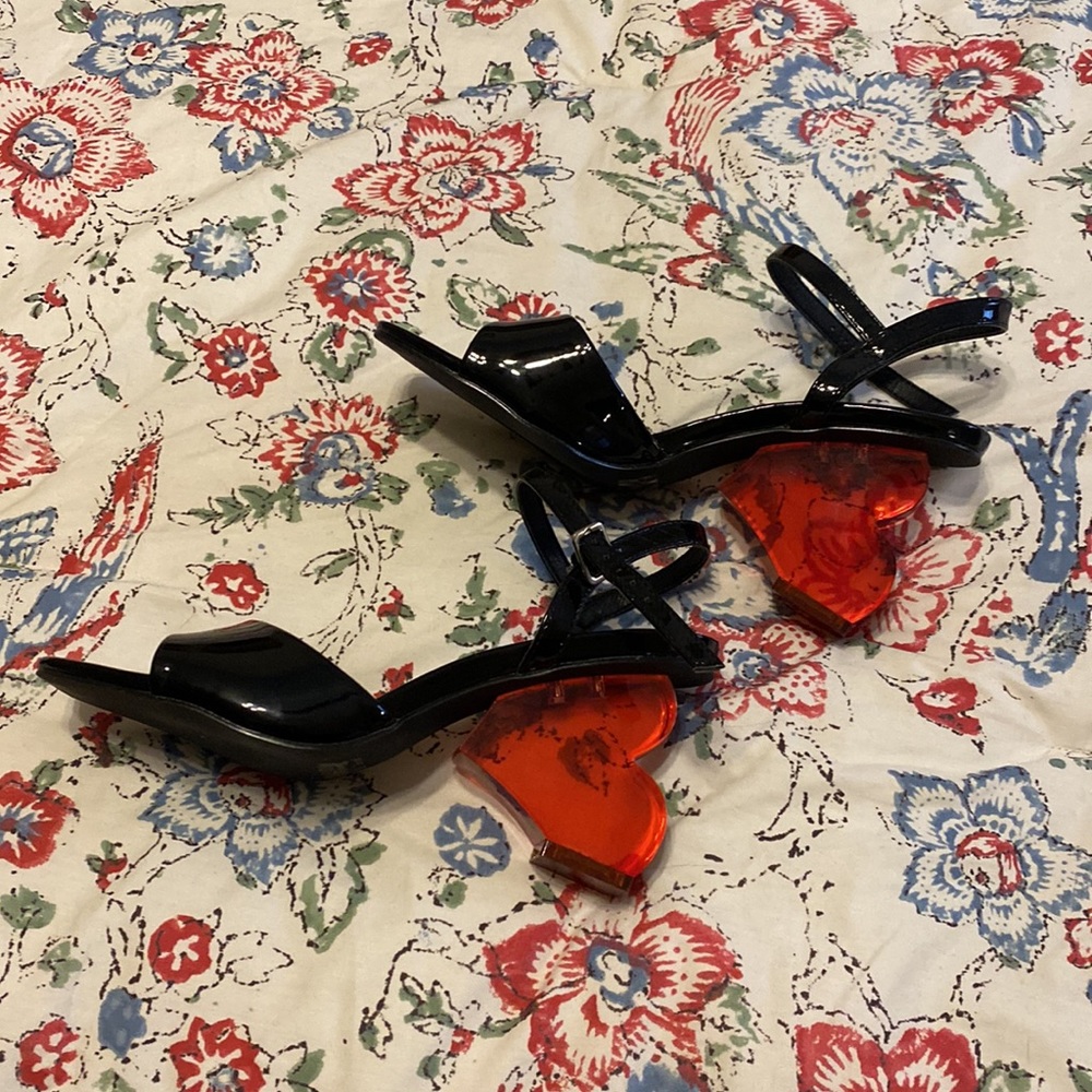 NWOT and so unique! Lucite heart heel sandals
